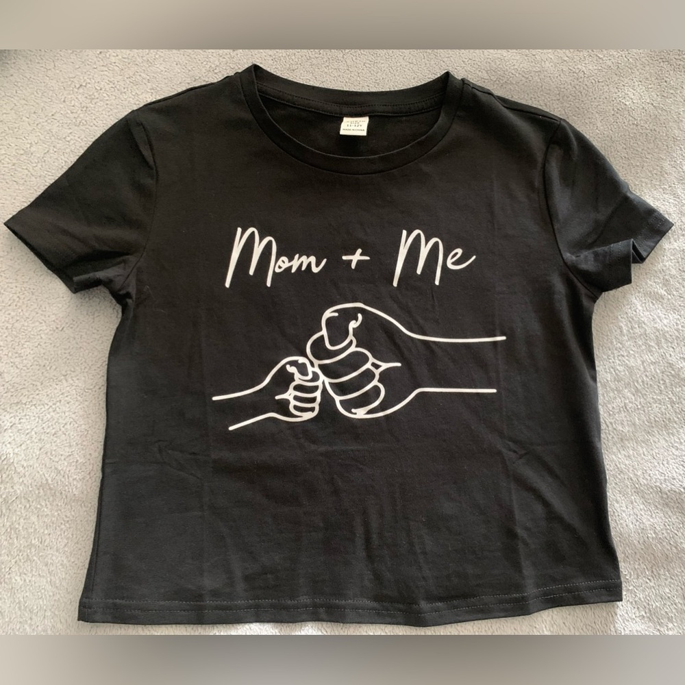 SHEIN Girls Gesture & Letter Graphic Tee